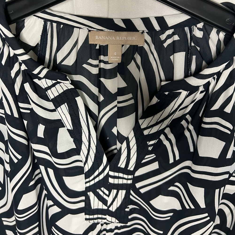 Banana Republic Beautiful dress with belt, like new . #bananarepublic